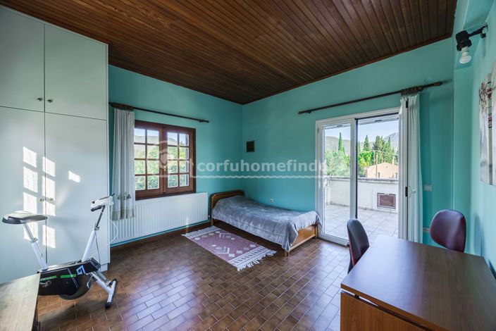 Image No.19-5 Bed House for sale