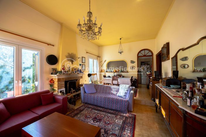 Image No.8-5 Bed House for sale