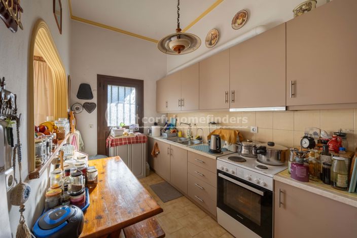 Image No.9-5 Bed House for sale