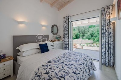 b329c592-5e1b-4f0b-b5e3-93d226307a4f