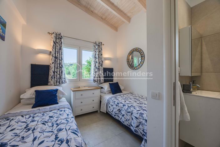 Image No.9-2 Bed House for sale