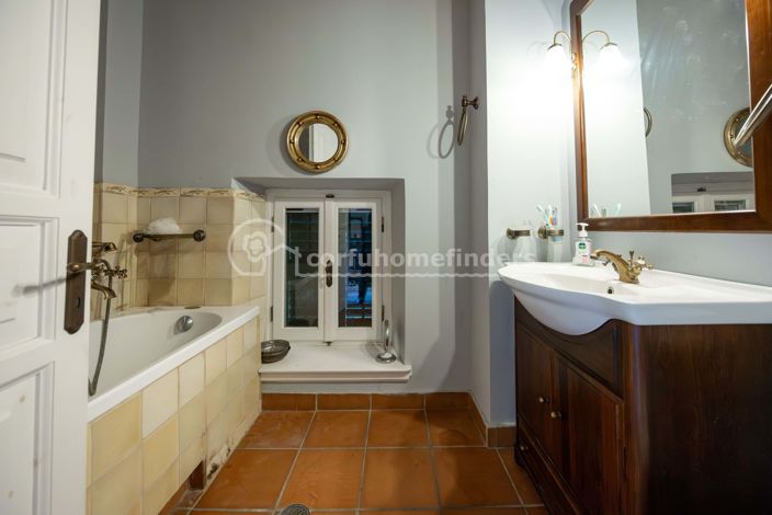 Image No.20-3 Bed House for sale