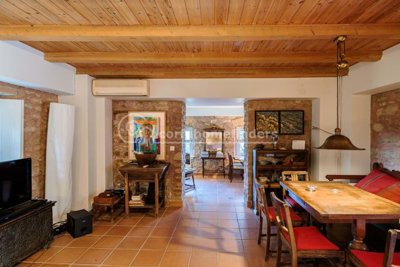 e9d61d0b-71d2-4657-9a79-702011942400