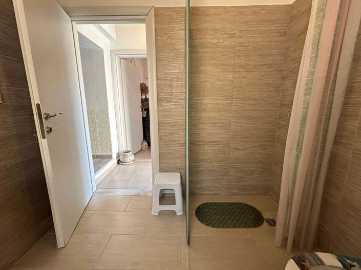 Image No.10-2 Bed House for sale