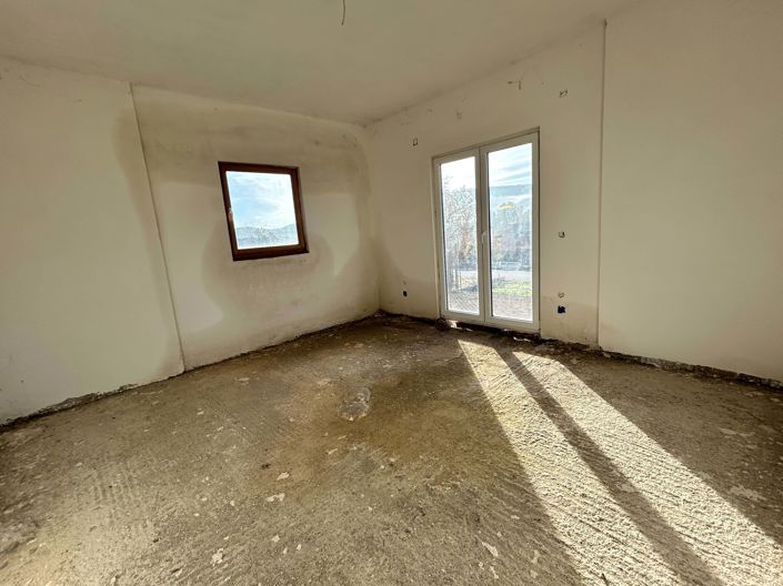 Image No.6-3 Bed House for sale