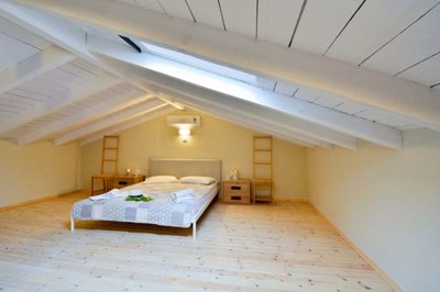 87c33de9-f186-4d53-8143-5d71413d0865