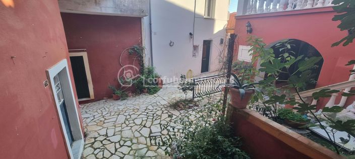 Image No.2-4 Bed House for sale