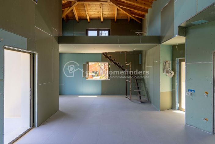 Image No.6-3 Bed House for sale