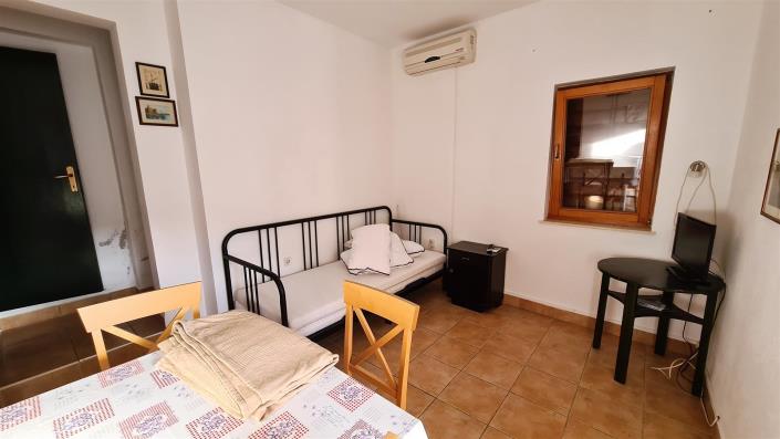 Image No.5-6 Bed House for sale