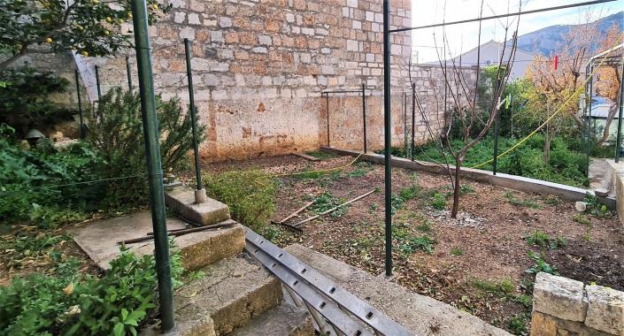 Image No.6-6 Bed House for sale