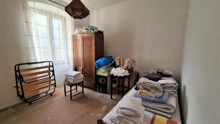 Image No.10-6 Bed House for sale