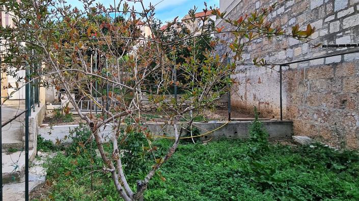 Image No.17-6 Bed House for sale