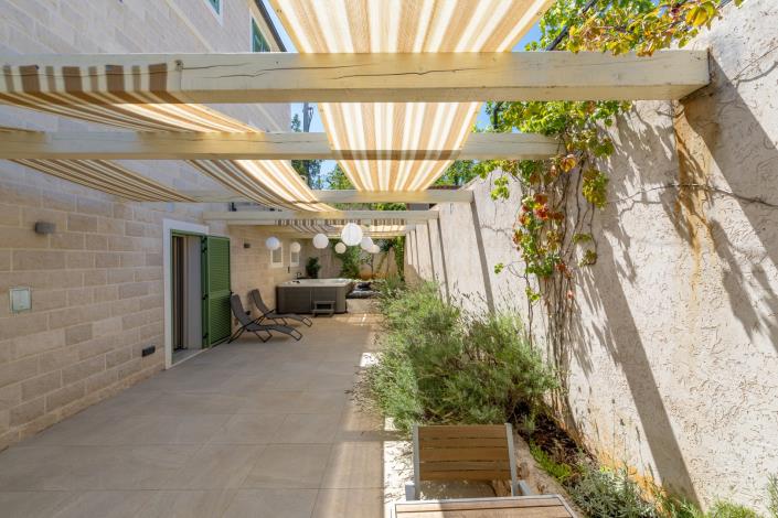 Image No.54-4 Bed Villa / Detached for sale