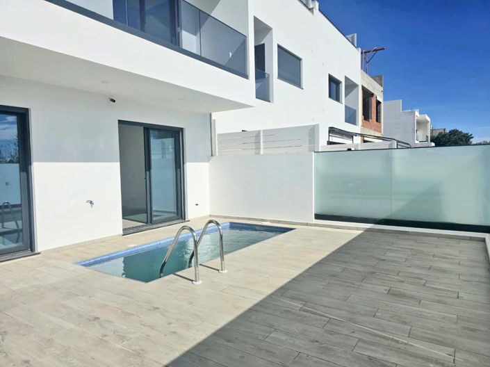 Image No.1-Villa de 3 chambres à vendre à Algarve