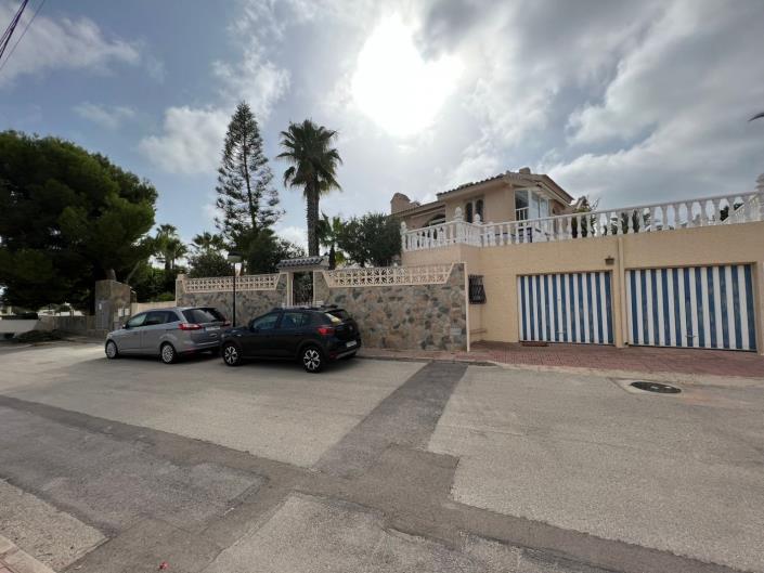 Image No.1-5 Bed House/Villa for sale