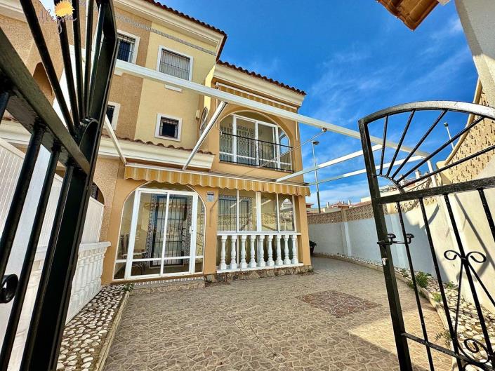 Image No.1-3 Bed Townhouse for sale