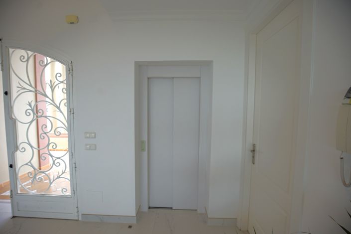 Image No.10-8 Bed Villa for sale