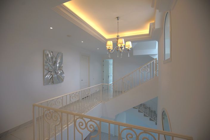 Image No.11-8 Bed Villa for sale