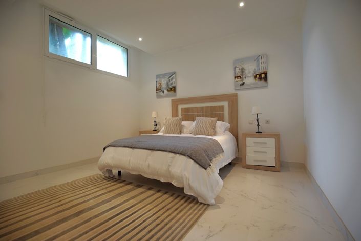 Image No.12-8 Bed Villa for sale