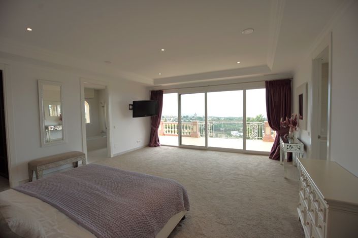 Image No.15-8 Bed Villa for sale