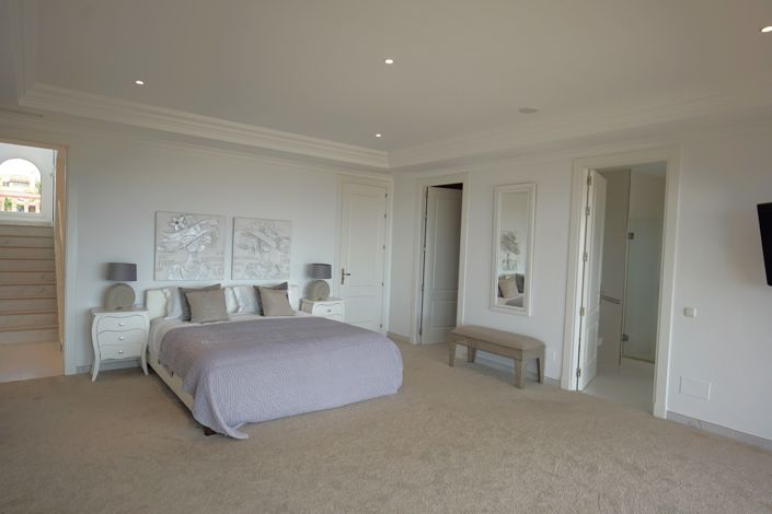 Image No.16-8 Bed Villa for sale