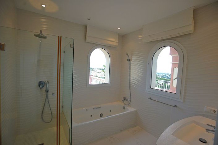 Image No.18-8 Bed Villa for sale