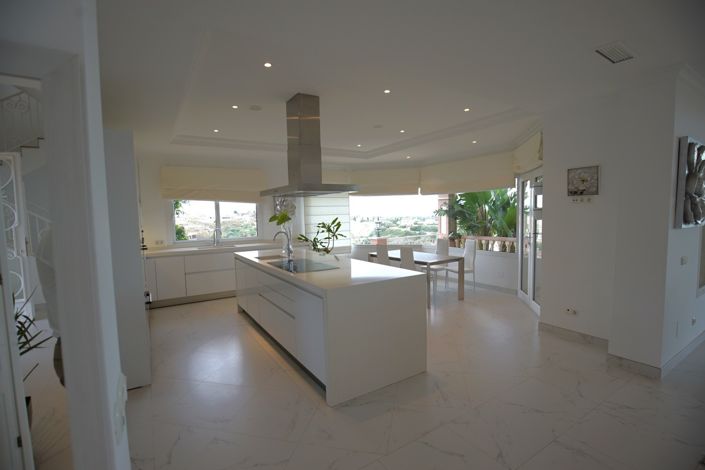 Image No.7-8 Bed Villa for sale