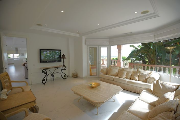 Image No.9-8 Bed Villa for sale