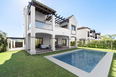 Villa de 3 chambres à vendre à Estepona