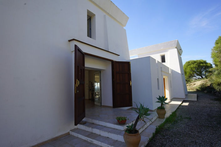 Image No.2-8 Bed Villa for sale