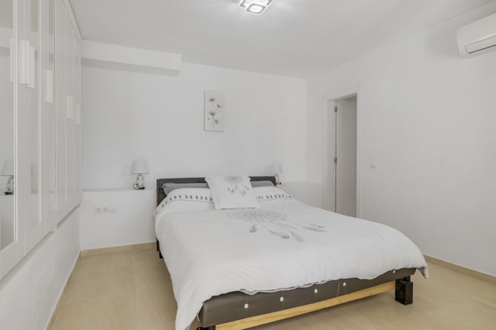 Image No.7-4 Bed Villa for sale