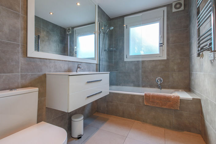 Image No.17-3 Bed Villa for sale