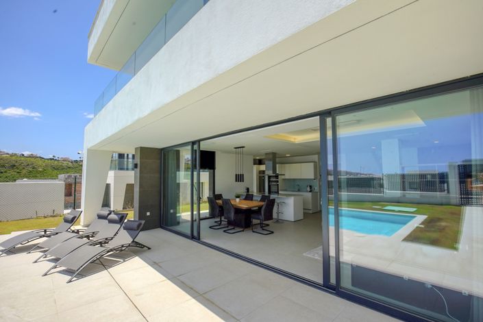 Image No.4-4 Bed Villa for sale