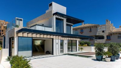 Villa de 2 chambres à vendre à Estepona