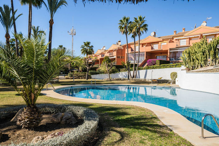 Image No.1-Maison de ville de 3 chambres à vendre à Estepona