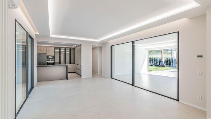 Image No.3-4 Bed Villa for sale