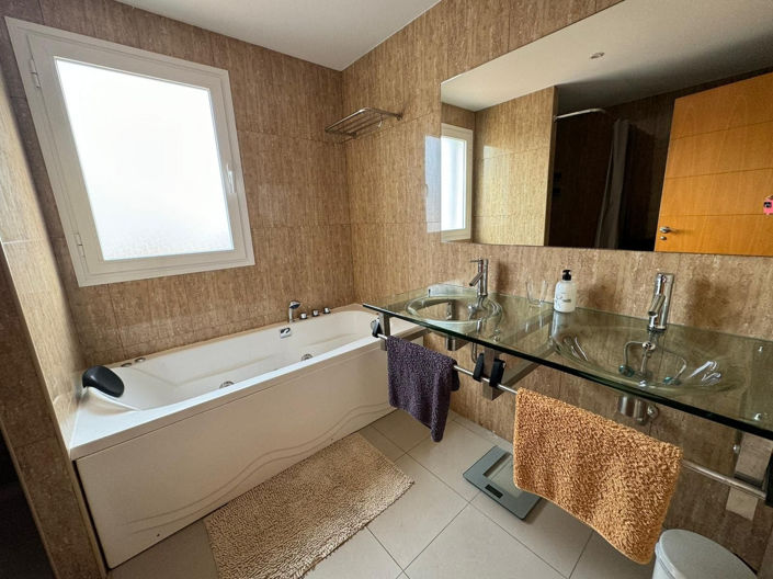 Image No.10-3 Bed Townhouse for sale