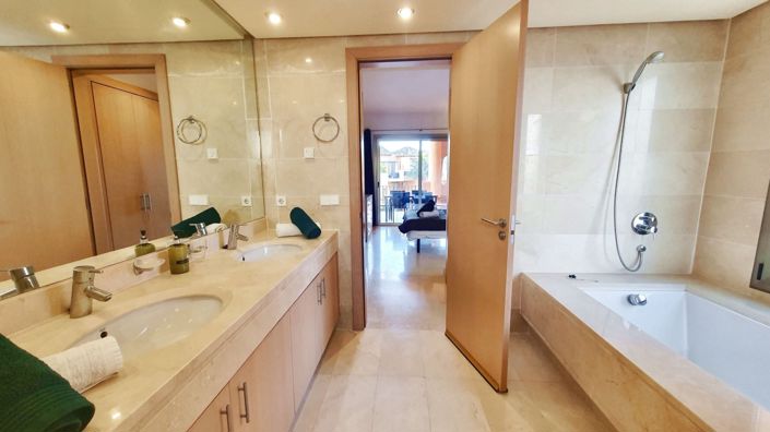 Image No.7-Appartement de 2 chambres à vendre à Estepona