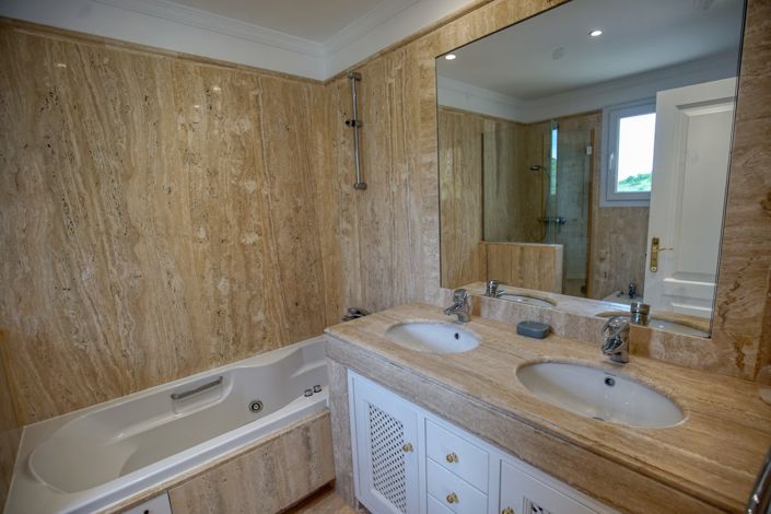 Image No.10-3 Bed Apartment for sale