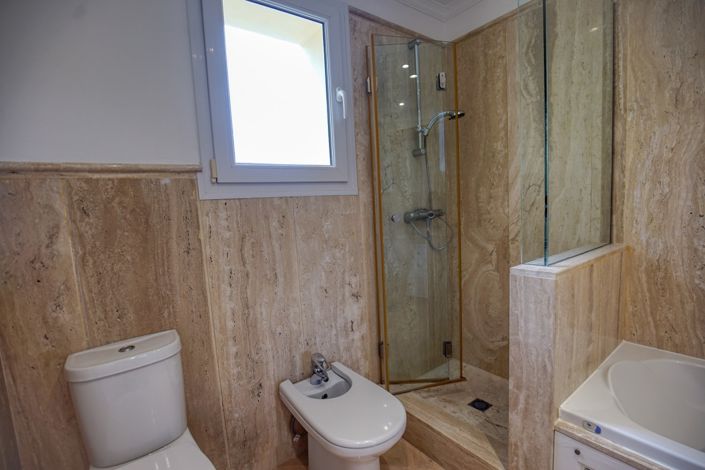 Image No.18-3 Bed Apartment for sale