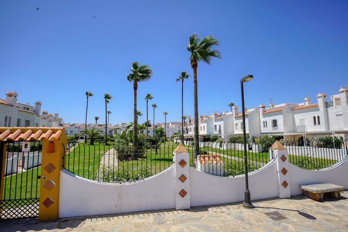 Image No.1-4 Bed Townhouse for sale