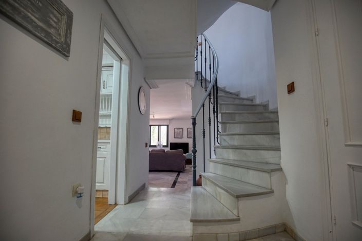 Image No.12-4 Bed Townhouse for sale