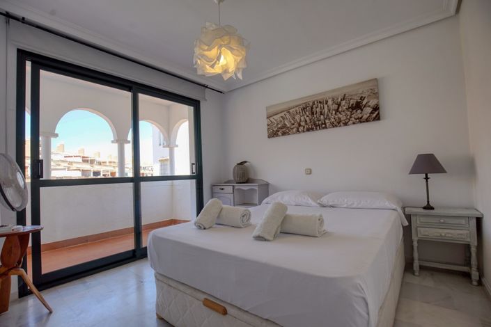 Image No.15-4 Bed Townhouse for sale