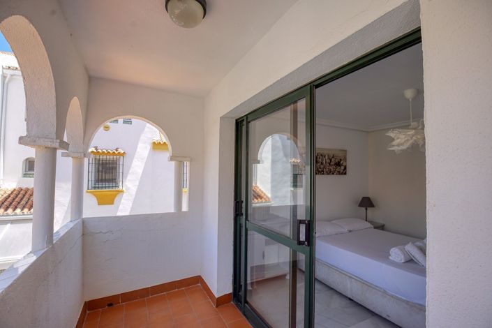 Image No.16-4 Bed Townhouse for sale