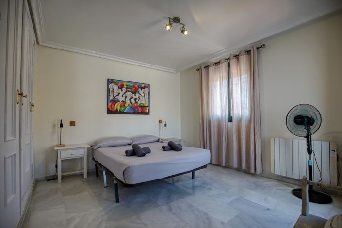 Image No.23-4 Bed Townhouse for sale