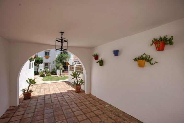 Image No.24-4 Bed Townhouse for sale