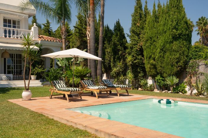 Image No.2-Villa de 4 chambres à vendre à Estepona