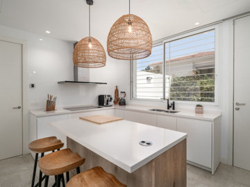 11-20939a0134ad724a8cb2a801094d15a4