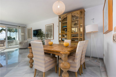 11-20939a0134ad724a8cb2a801094d15a4