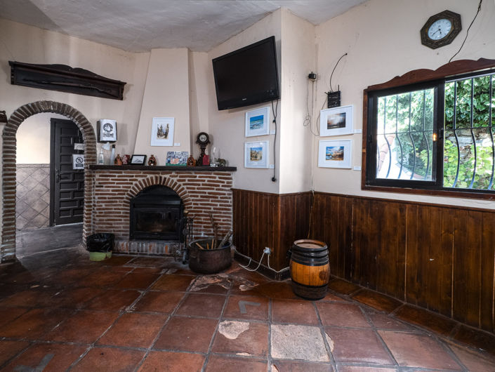 Image No.15-3 Bed Restaurant for sale